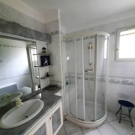 A 10 Mn De La Plage 8 Pers 4 Ch Clim Grande Piscine Jacuzzi Au Grau D'agde Villa