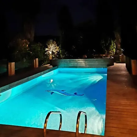 Villa A 10 Mn De La Plage 8 Pers 4 Ch Clim Grande Piscine Jacuzzi Au Grau D'agde *