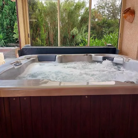 A 10 Mn De La Plage 8 Pers 4 Ch Clim Grande Piscine Jacuzzi Au Grau D'agde Villa